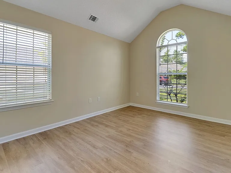 836 Laurel Hill Cir — Photo 16