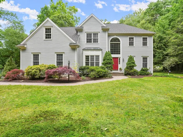 17 Russett Road, Newtown, CT 06482