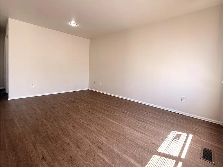 531 S Angus Ave #13 — Photo 8