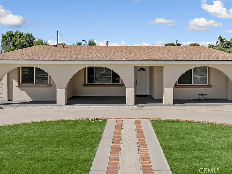 15059 Oro Grande St — Photo 2