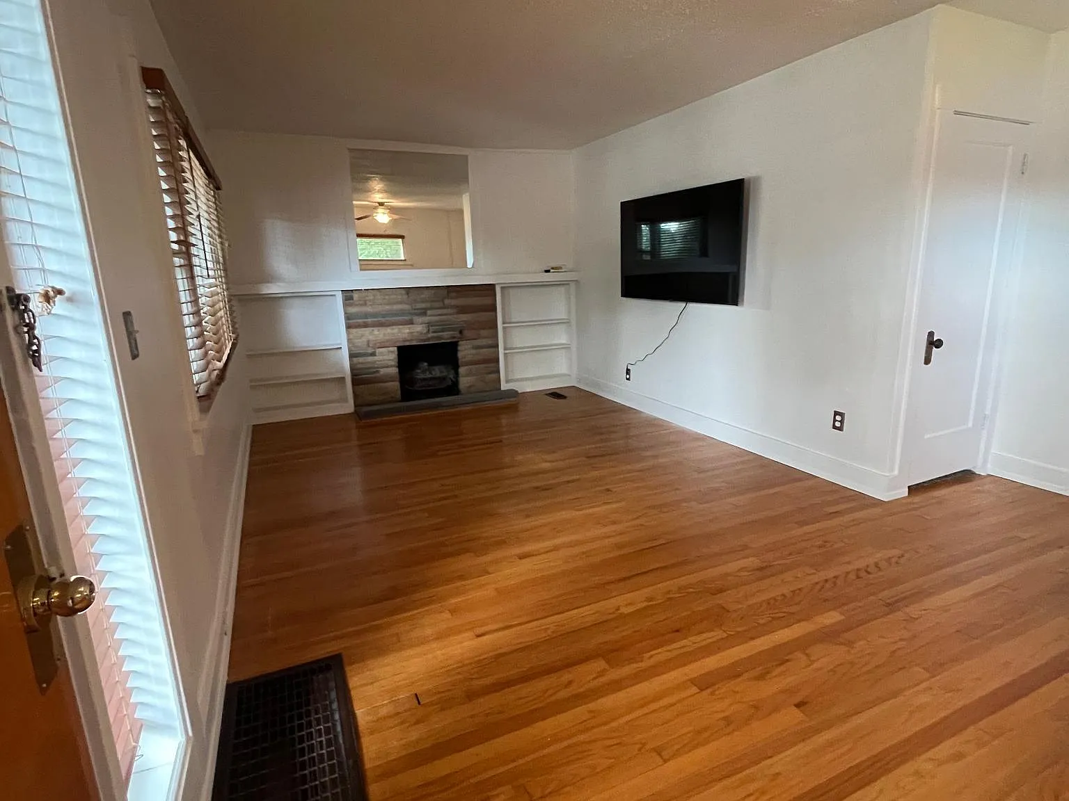 4 bed, 1600 sqft, $2,750 — Photo 2