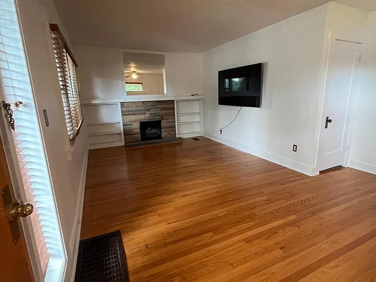 3631 S 2300 E — Photo 2