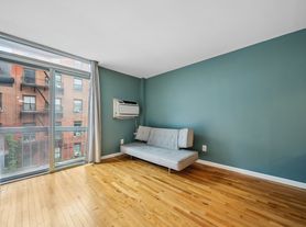 184 Thompson St