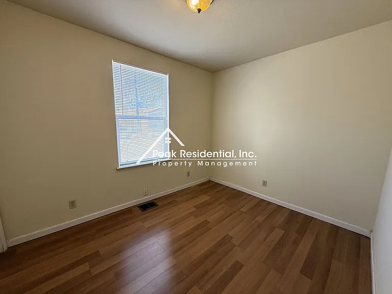 20th712 — Photo 14