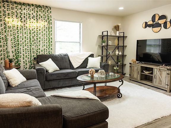 2nd image of 706 Navidad St