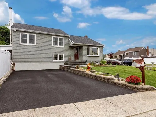 7 Acme Avenue, Bethpage, NY 11714