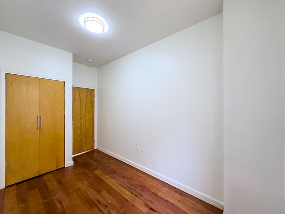 4th image of 128 Thompson St #1E