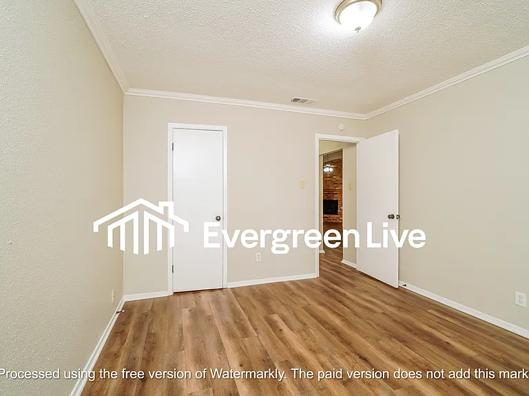 4917 Crestwood Dr — Photo 13