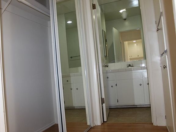 4th image of 435 S Mariposa Ave APT 204