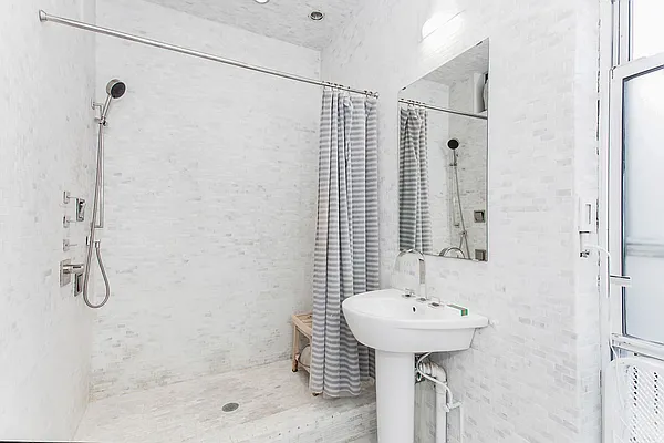 Sold by Griffith Real Estate | media 11