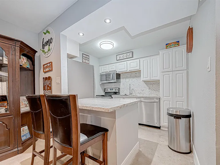 1860 White Oak Dr #375 — Photo 16