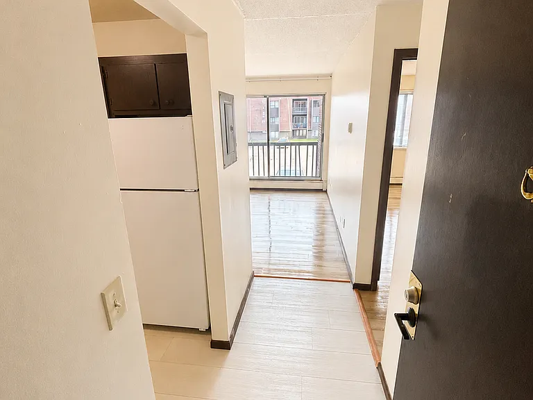 Hazelwood Apartments — Photo 55
