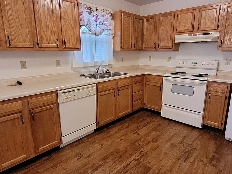 100 Sterling Hills Dr — Photo 14