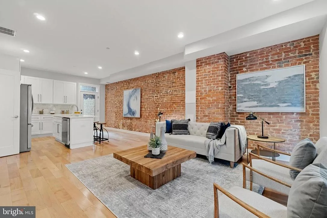 Building Photo - 1121 Montello Ave NE #2