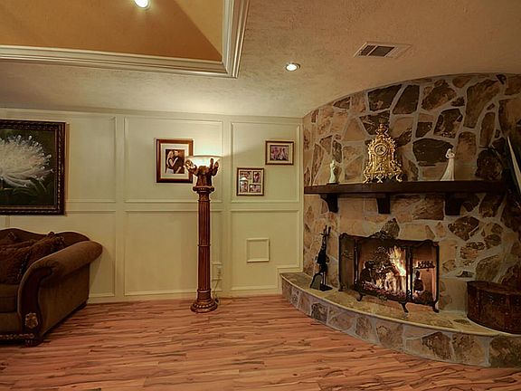 5th image of 1600 Palomino Ln