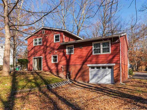 4th image of 22 Woodland Dr