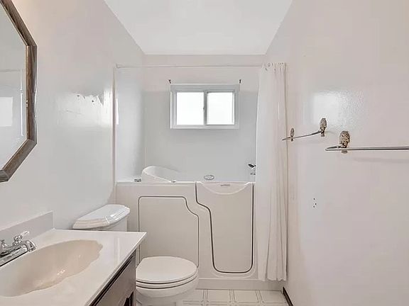 3rd image of 1619 Coloma Way