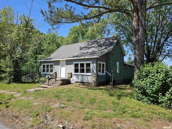 906 Davis Ave, Johnston City, IL 62951