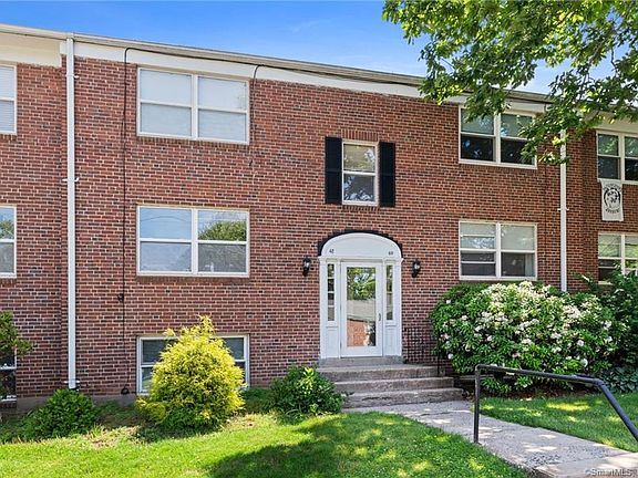 4th image of 42 Arnold Way #42B