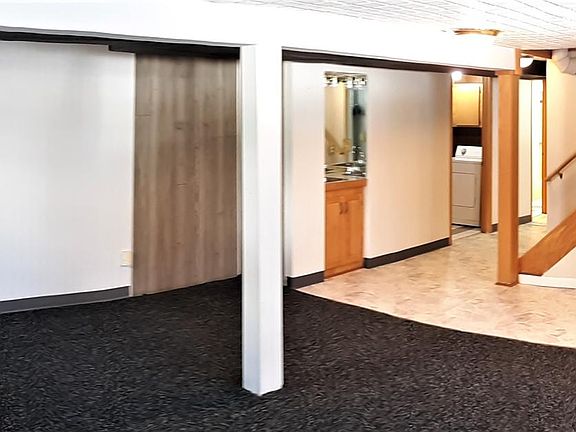 Large Living Room 17' x 17' with wet bar