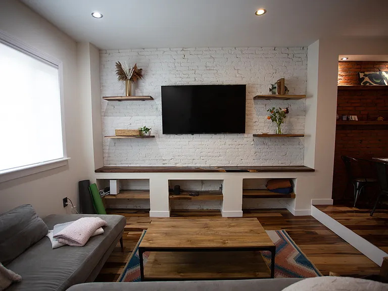 2404 E Cumberland St — Photo 1