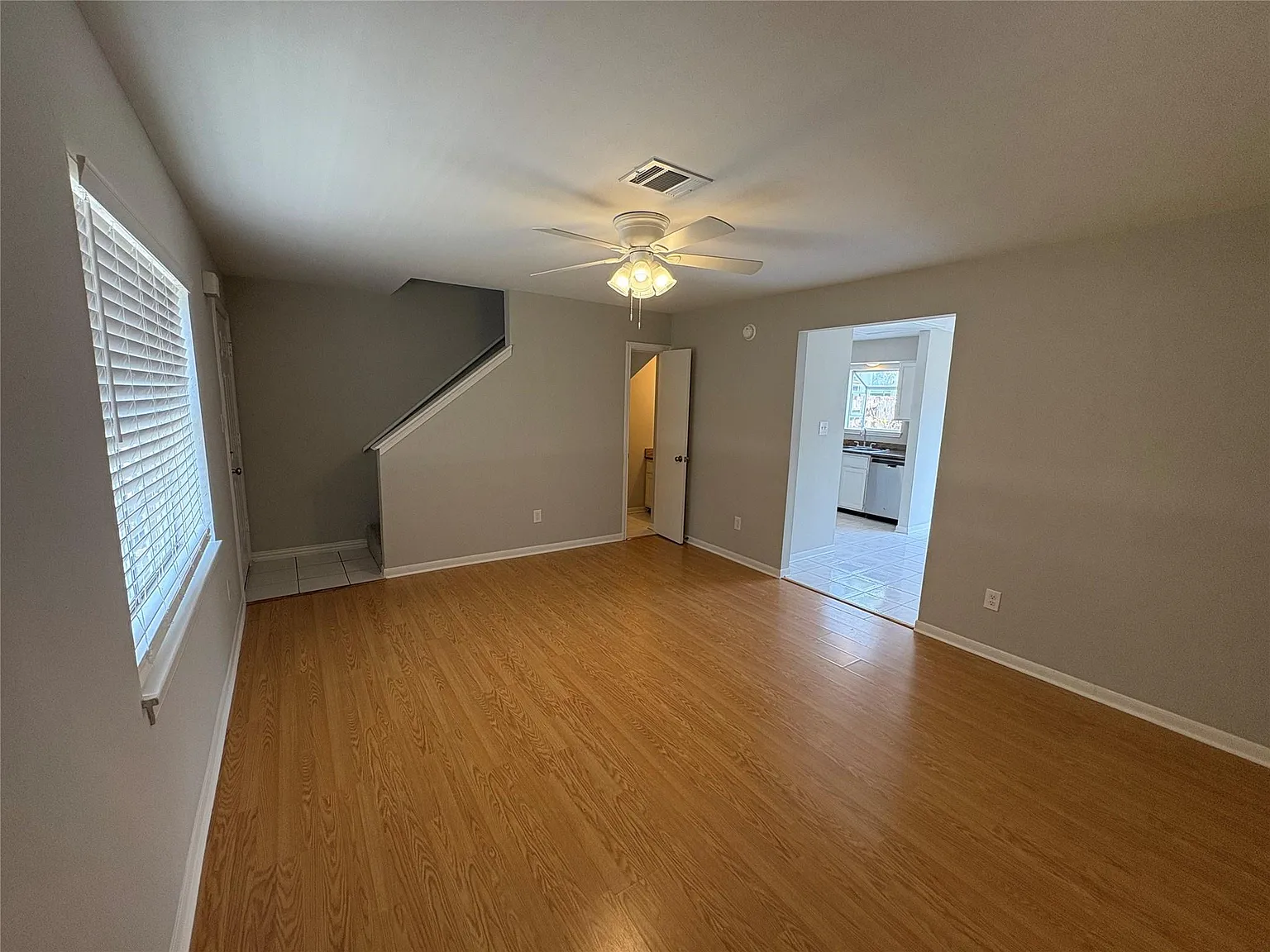 2 bed, 1.5 bath, 1066 sqft, $1,350 — Photo 3