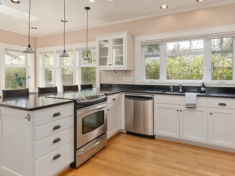 1545 Villard St — Photo 13