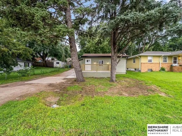 7306 S 28th St, Bellevue, NE 68147