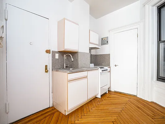 Rented by City Connections Realty | media 9