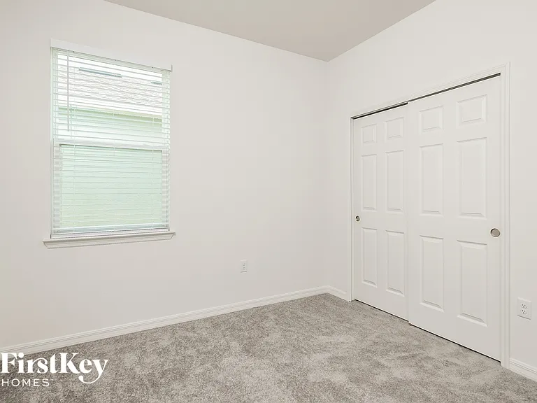 1585 Isleta Loop — Photo 12