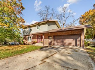 1614 Rondarwal Ln, Faribault, MN 55021