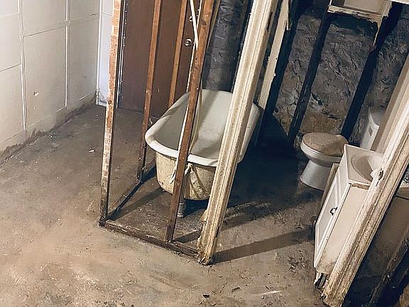 3rd image of 3020 Edmondson Ave
