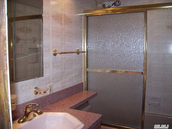 5th image of 374 Chestnut Ave