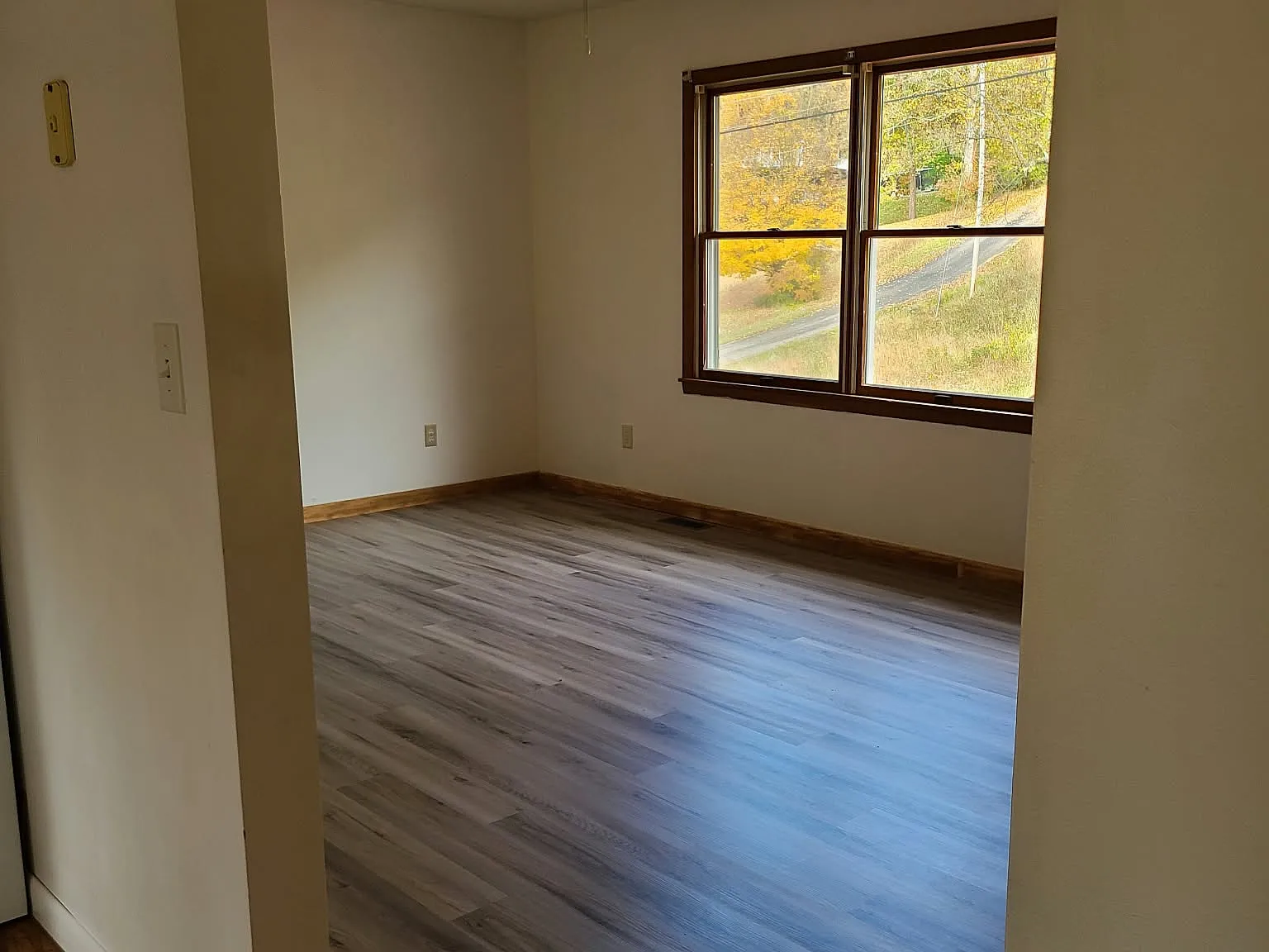 3 bed, 1.5 bath, 1008 sqft, $1,100 — Photo 3