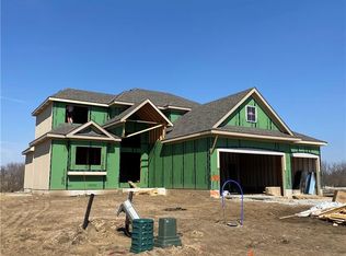 2104 SW Harvest Moon Ln, Lees Summit, MO 64082