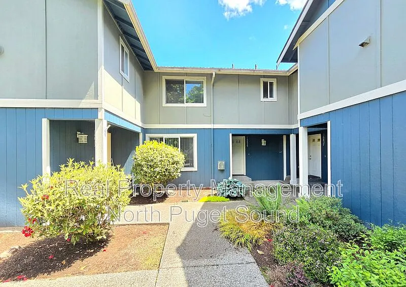 2 bed, 1.5 bath, 830 sqft, $2,250 — Photo 2
