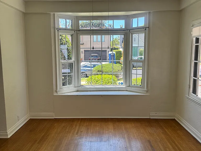 2142 Selby Ave — Photo 14