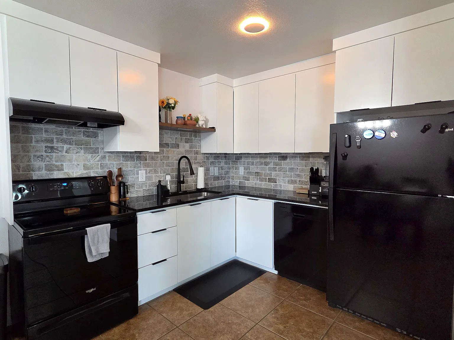 3 bed, 1215 sqft, $1,450 — Photo 4
