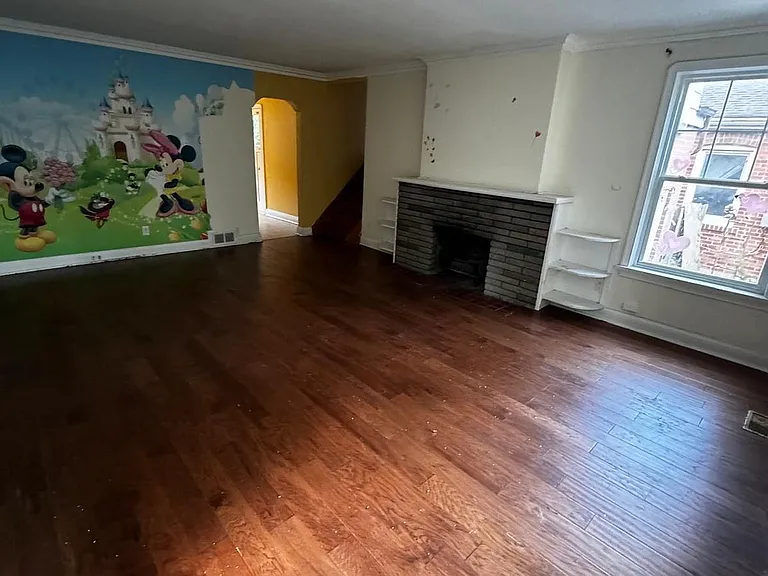 105 Poyntz Ave #UPPER — Photo 3
