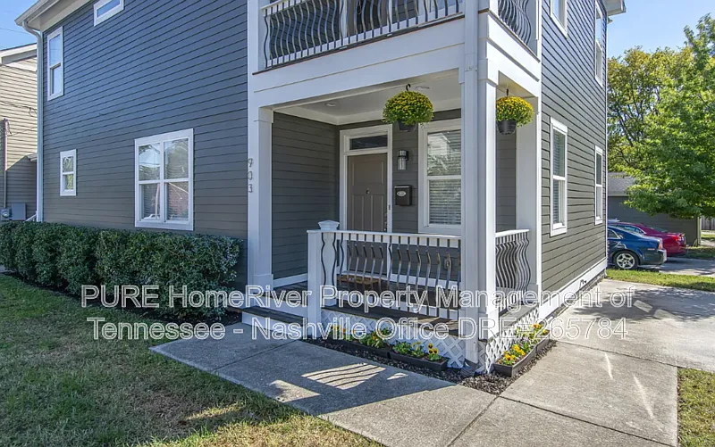 903 Cheatham Pl
