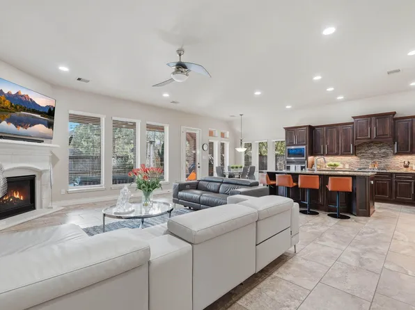 127 Deerchase Dr, Conroe, TX 77384
