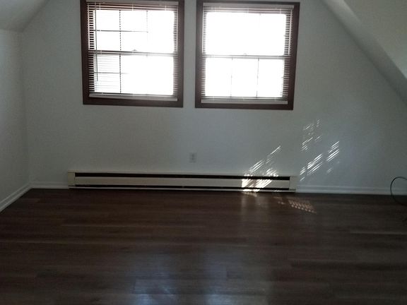 4th image of 107 S Genessee St #D