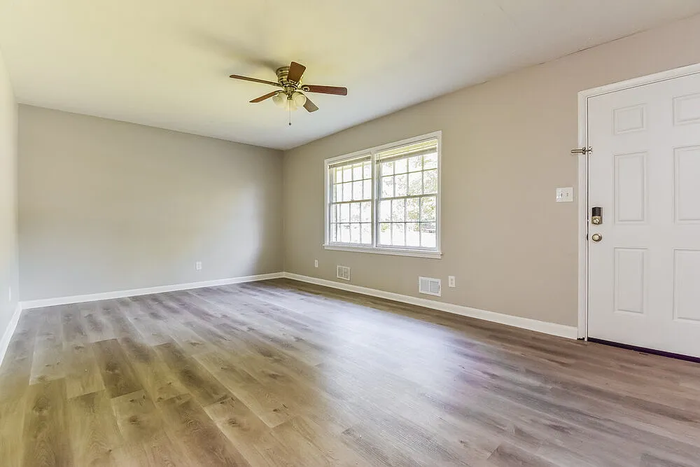 3 bed, 1.5 bath, 1525 sqft, $2,210 — Photo 4