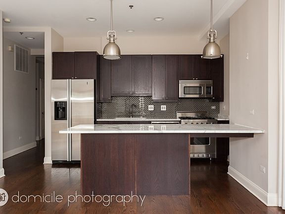 3rd image of 101 W Superior St APT 506