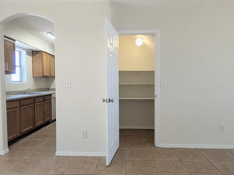 392 E Dirklay Ave — Photo 4