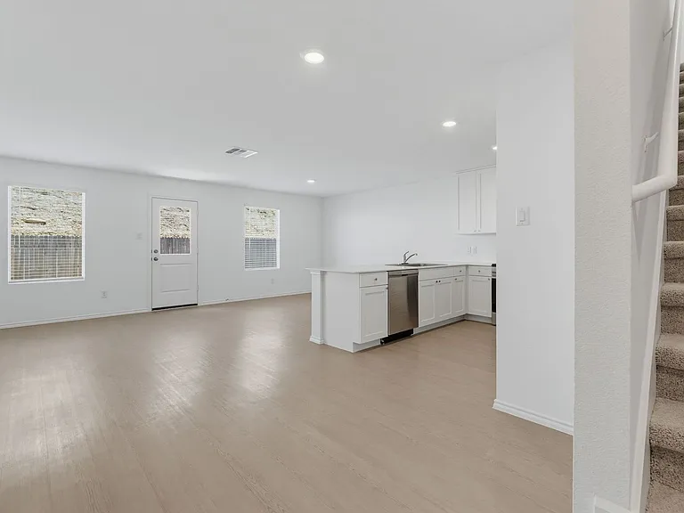 216 Ayla Marie Cv — Photo 4