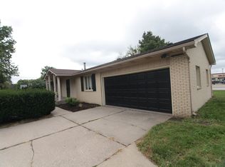 1359 W 53rd St, Davenport, IA 52806