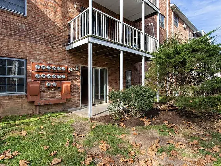 545 Burgoyne Rd #2 — Photo 2