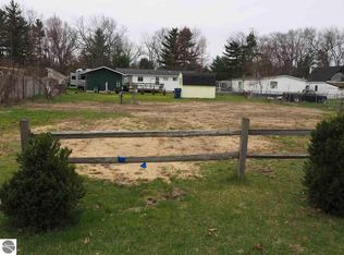 866 Crestwood Ln, Traverse City, MI 49686