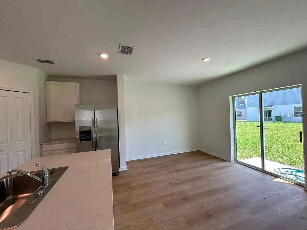 4 bed, 2.5 bath, 1880 sqft, $2,050 — Photo 4
